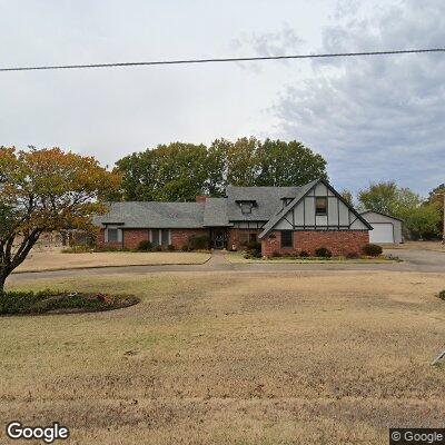 Thumbnail image of the front of a dentist office practice with the name Warden David L Dentist Residence which is located in Henryetta, OK